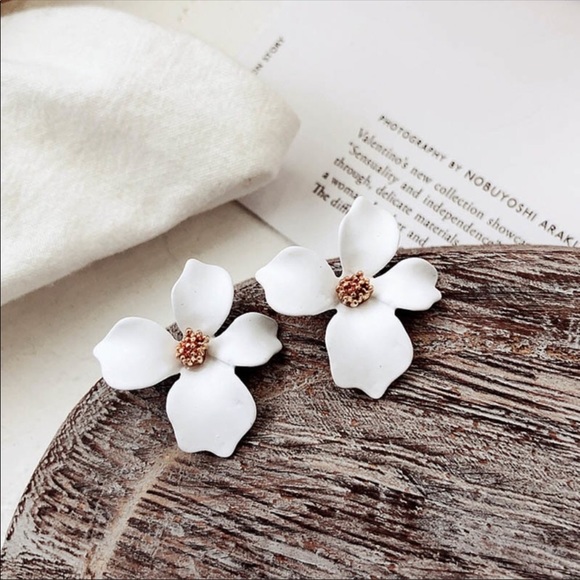 Jewelry - Summer Petal Stud Earrings